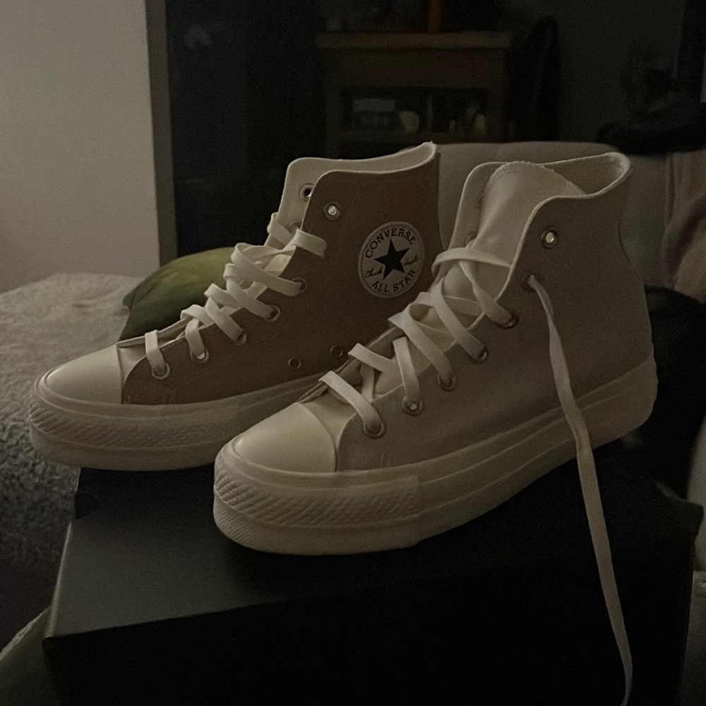 Converse tri-panel women’s neutral high top